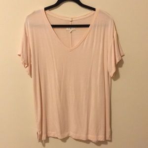 Lou and Grey Signaturesoft V neck Tee. Sz Medium
